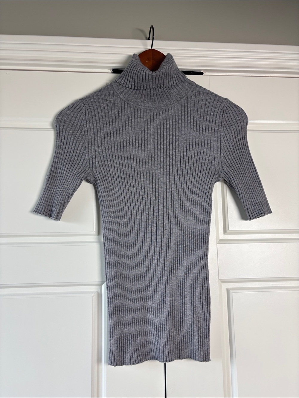 Banana Republic Gray Ribbed Short-Sleeve Turtleneck Sweater